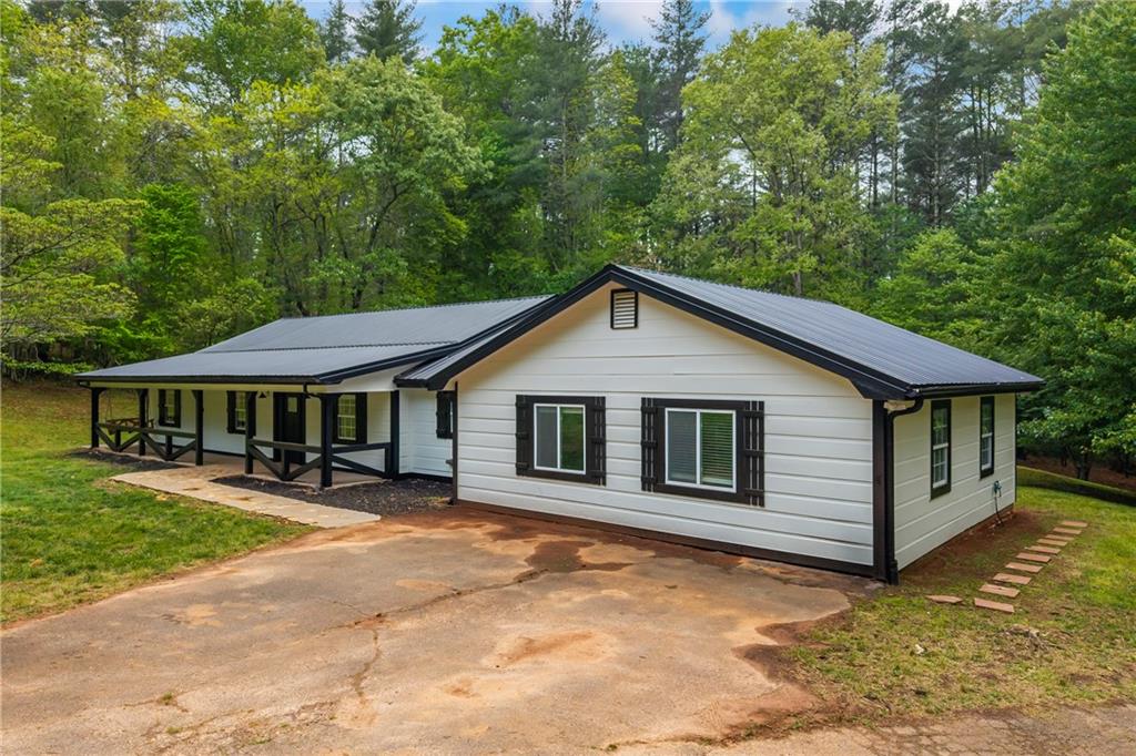 435 Dogwood Way