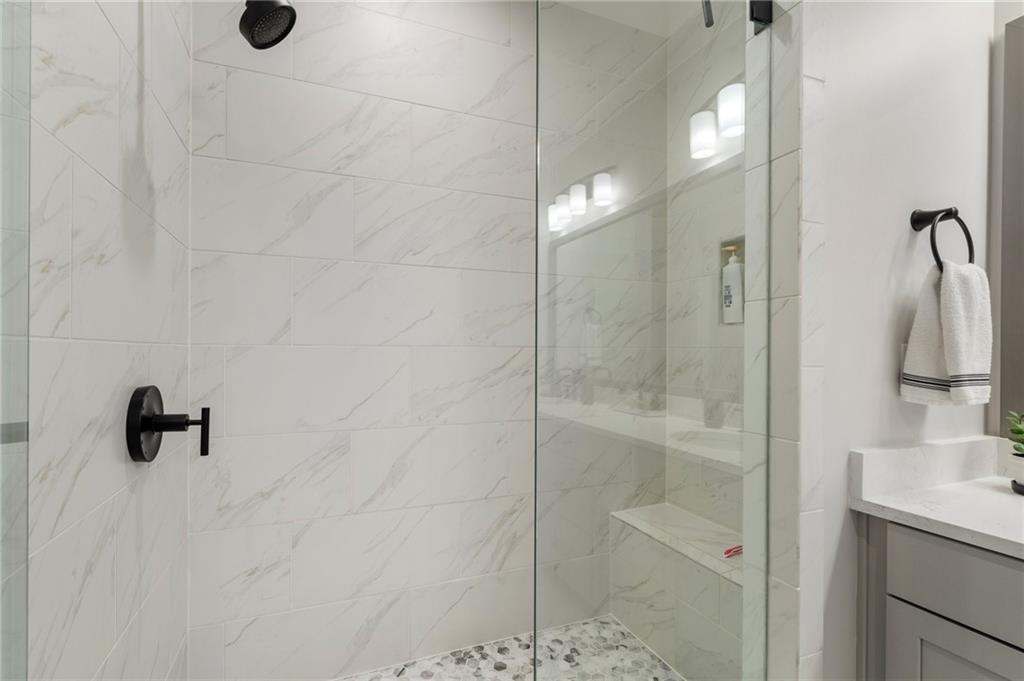 825 Maplewood Drive, Roswell, Georgia image 36