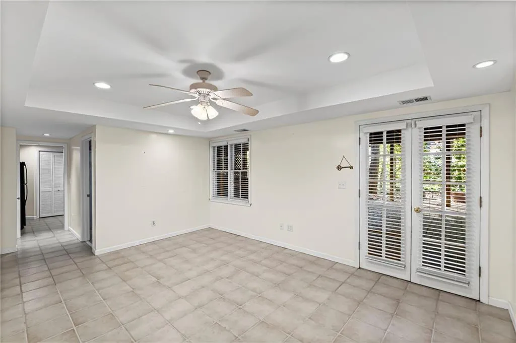 Marietta, Georgia 30062, United States, 5 Bedrooms Bedrooms, ,4 BathroomsBathrooms,Residential,Active,240464