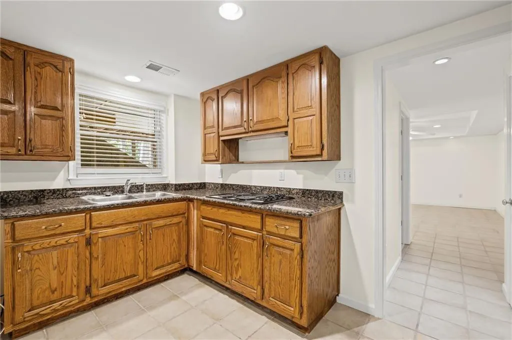 Marietta, Georgia 30062, United States, 5 Bedrooms Bedrooms, ,4 BathroomsBathrooms,Residential,Active,240464