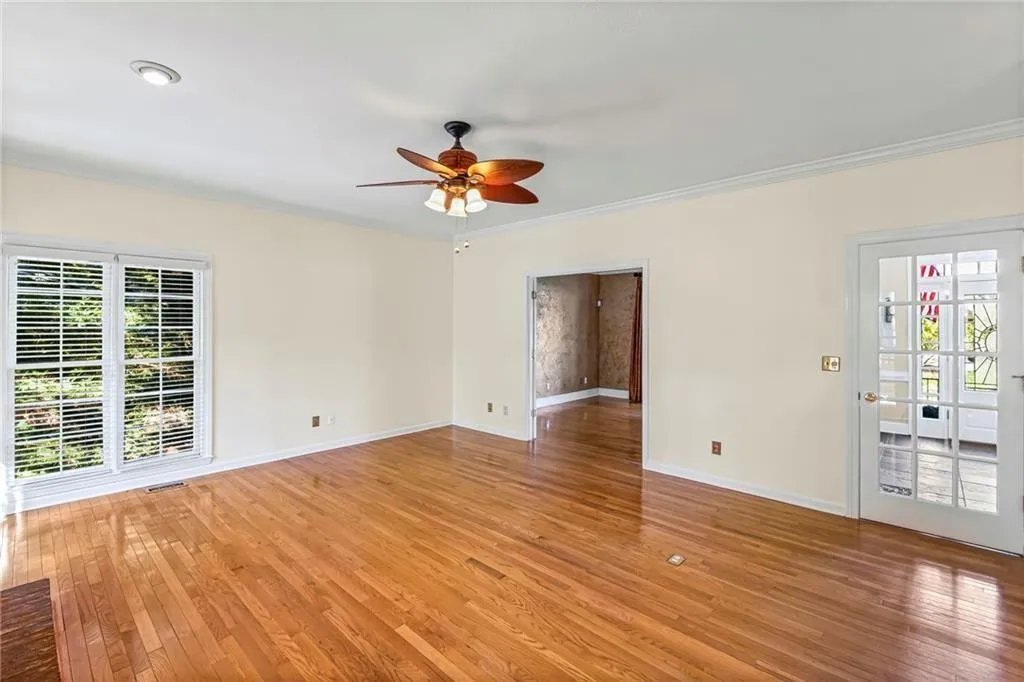 Marietta, Georgia 30062, United States, 5 Bedrooms Bedrooms, ,4 BathroomsBathrooms,Residential,Active,240464