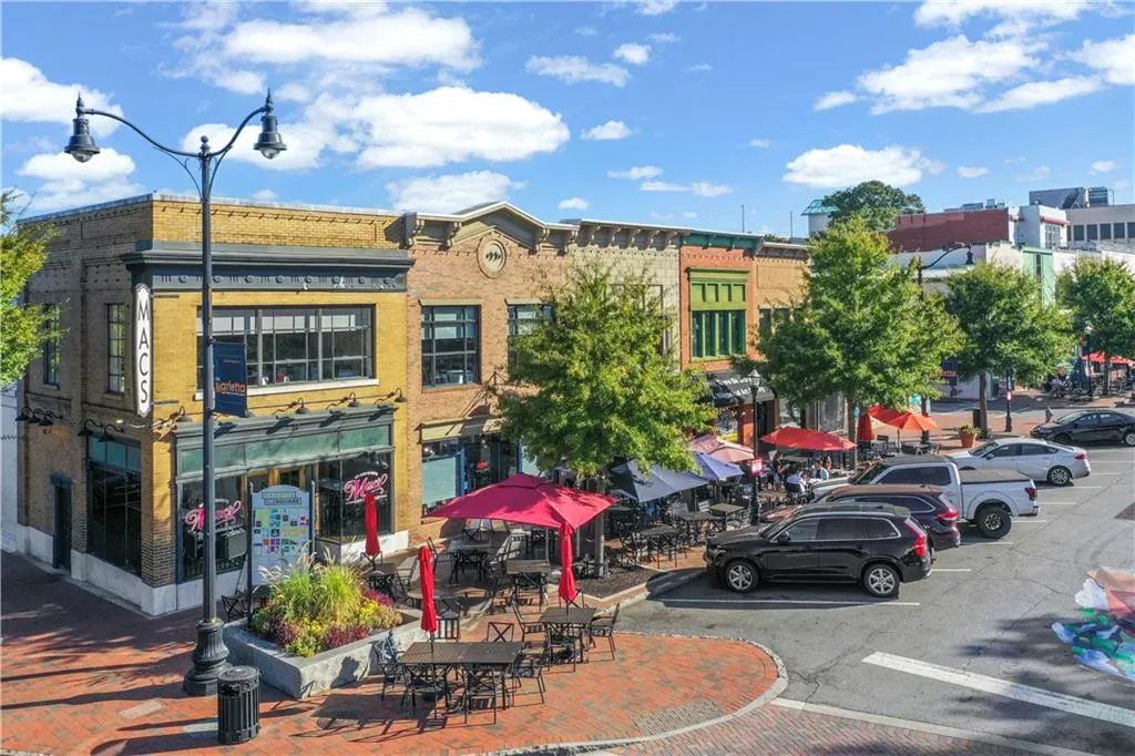 Marietta, Georgia 30062, United States, 5 Bedrooms Bedrooms, ,4 BathroomsBathrooms,Residential,Active,240464