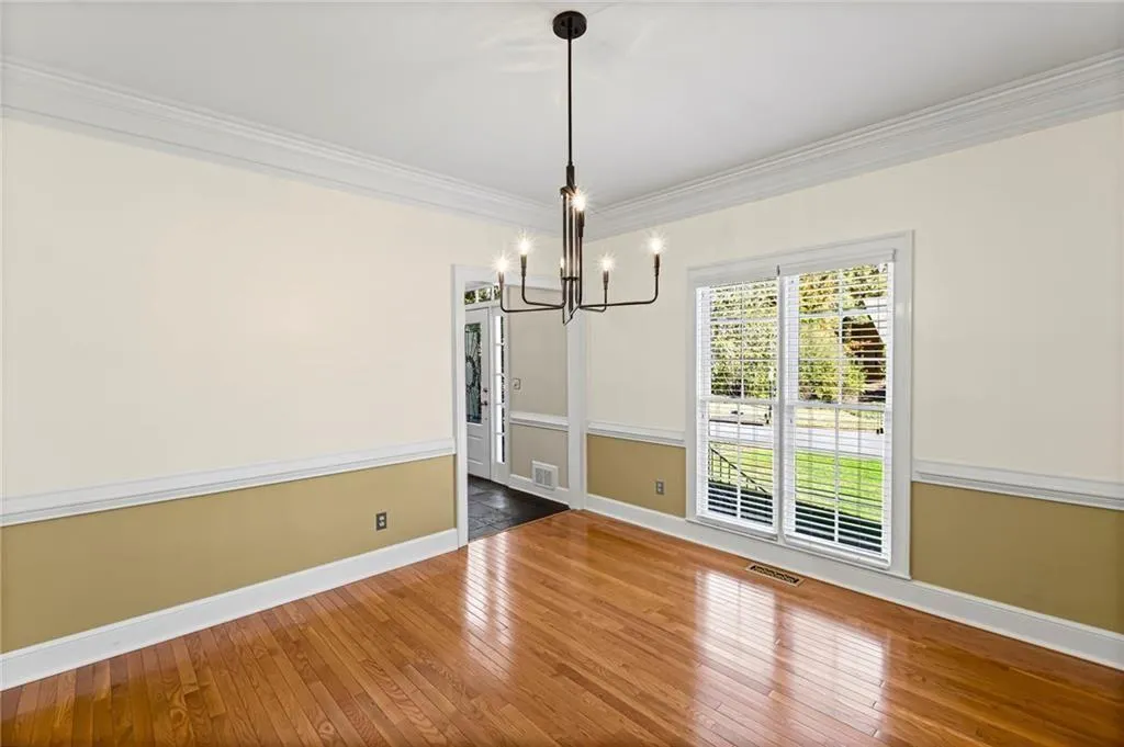 Marietta, Georgia 30062, United States, 5 Bedrooms Bedrooms, ,4 BathroomsBathrooms,Residential,Active,240464