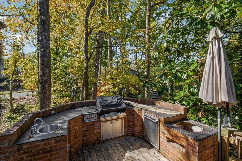 Marietta, Georgia 30062, United States, 5 Bedrooms Bedrooms, ,4 BathroomsBathrooms,Residential,Active,240464