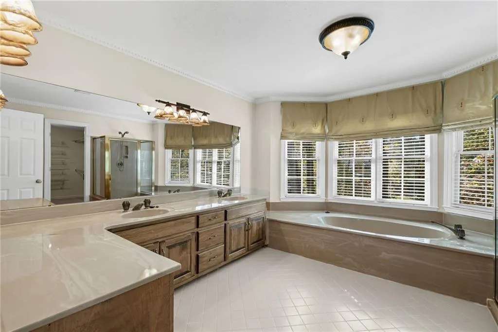 Marietta, Georgia 30062, United States, 5 Bedrooms Bedrooms, ,4 BathroomsBathrooms,Residential,Active,240464