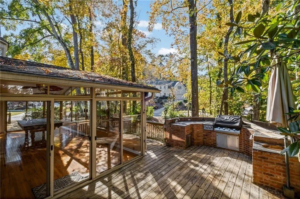 Marietta, Georgia 30062, United States, 5 Bedrooms Bedrooms, ,4 BathroomsBathrooms,Residential,Active,240464