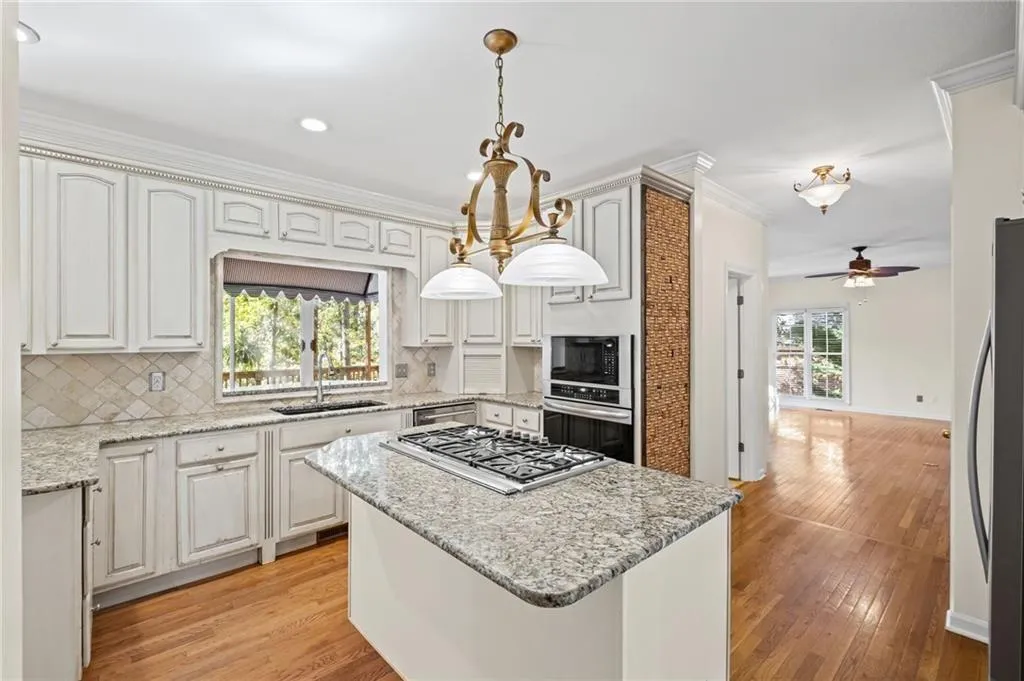 Marietta, Georgia 30062, United States, 5 Bedrooms Bedrooms, ,4 BathroomsBathrooms,Residential,Active,240464