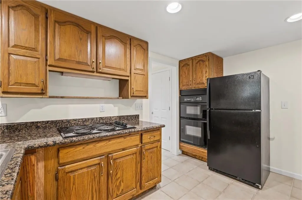 Marietta, Georgia 30062, United States, 5 Bedrooms Bedrooms, ,4 BathroomsBathrooms,Residential,Active,240464