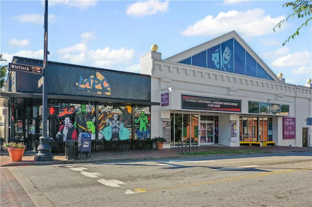 Marietta, Georgia 30062, United States, 5 Bedrooms Bedrooms, ,4 BathroomsBathrooms,Residential,Active,240464