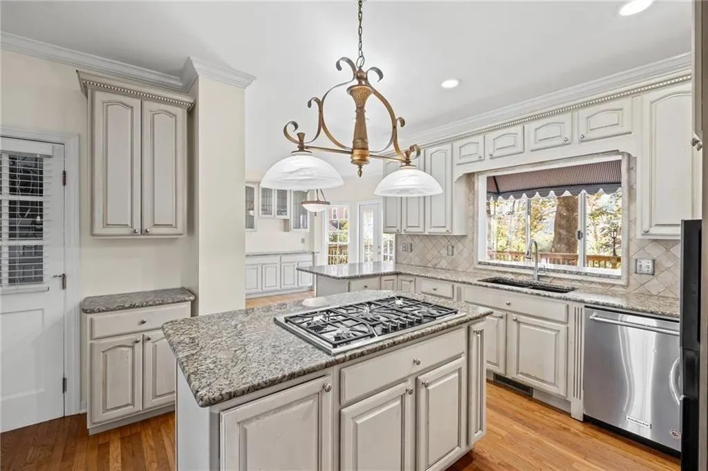 Marietta, Georgia 30062, United States, 5 Bedrooms Bedrooms, ,4 BathroomsBathrooms,Residential,Active,240464