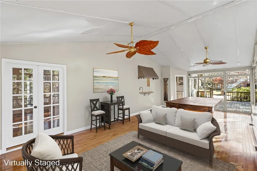 Marietta, Georgia 30062, United States, 5 Bedrooms Bedrooms, ,4 BathroomsBathrooms,Residential,Active,240464