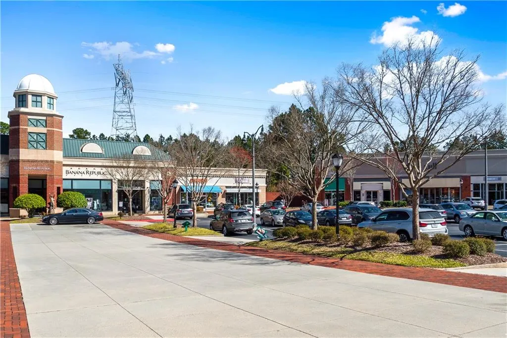 Marietta, Georgia 30062, United States, 5 Bedrooms Bedrooms, ,4 BathroomsBathrooms,Residential,Active,240464