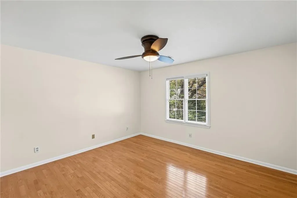 Marietta, Georgia 30062, United States, 5 Bedrooms Bedrooms, ,4 BathroomsBathrooms,Residential,Active,240464