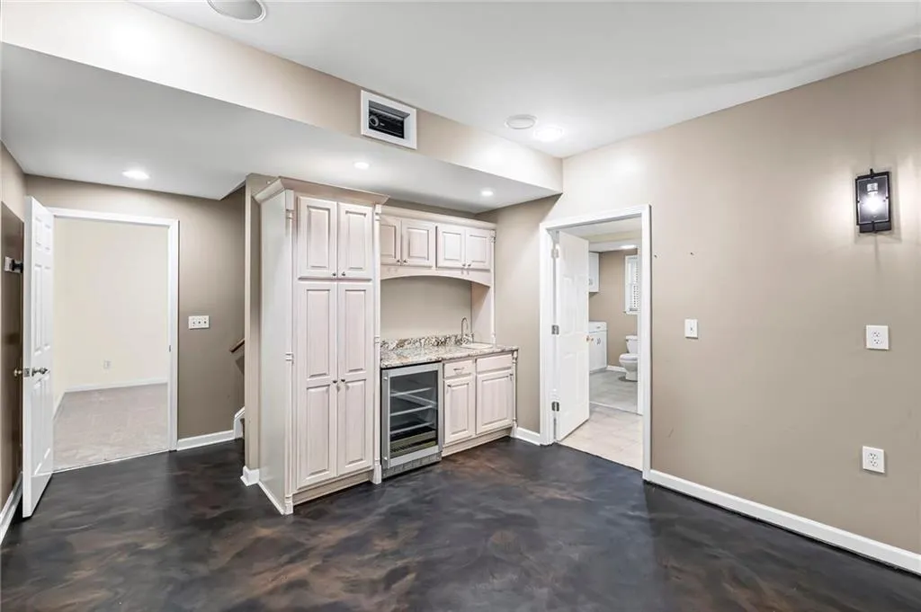 Marietta, Georgia 30062, United States, 5 Bedrooms Bedrooms, ,4 BathroomsBathrooms,Residential,Active,240464