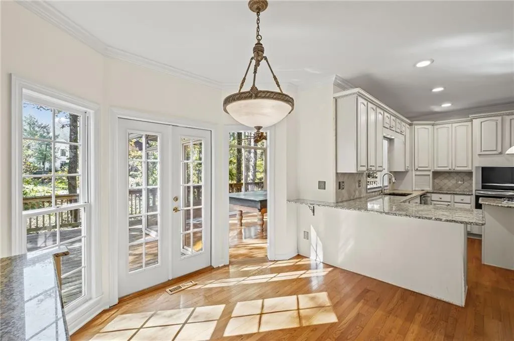 Marietta, Georgia 30062, United States, 5 Bedrooms Bedrooms, ,4 BathroomsBathrooms,Residential,Active,240464