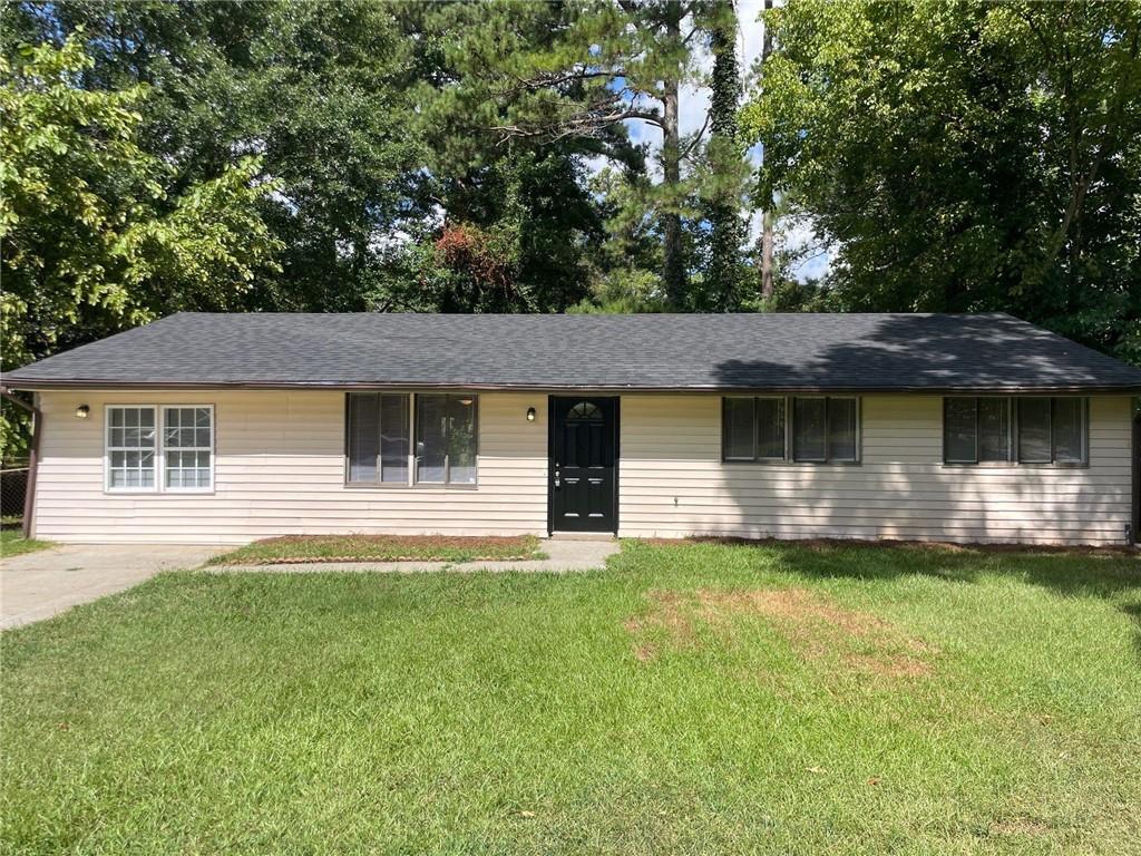 Newly renovated ranch style home in the heart of Jonesboro. Close to the highway, shopping and businesses! This home boasts a ample size living room, chefs kitchen with eat in area for a table and 4 bedrooms! You will find 3 bedrooms down the hall along with the primary bedroom with a private bathroom. Off of the living room is the 4th oversized bedroom, great for extra space if someone works from home to use a home office. The back yard is shaded by mature trees to enjoy all year round.