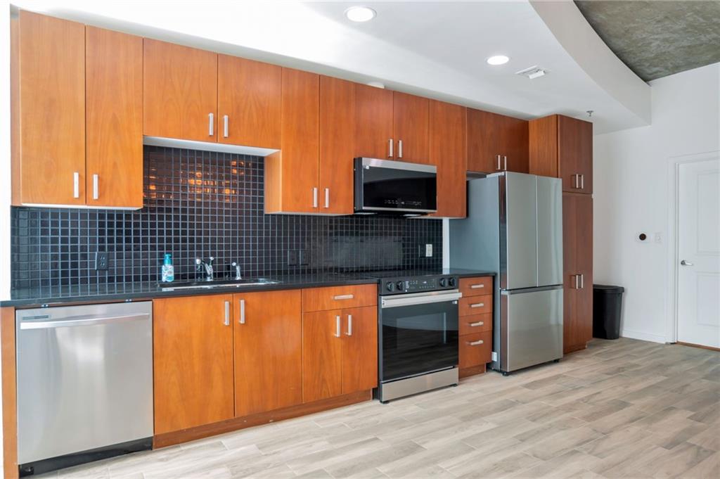 943 Peachtree Street NE 1304