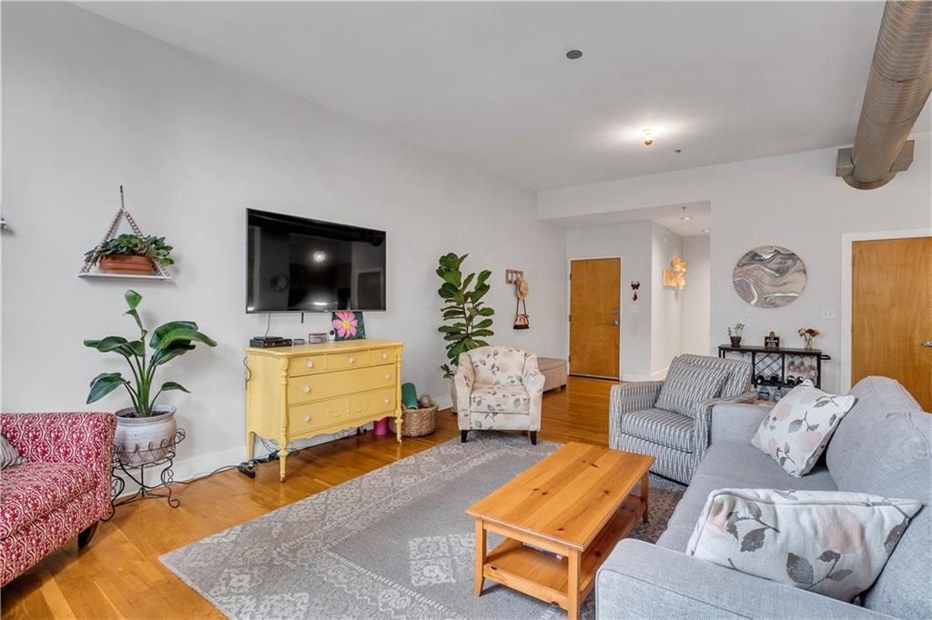 15 Waddell Street 204