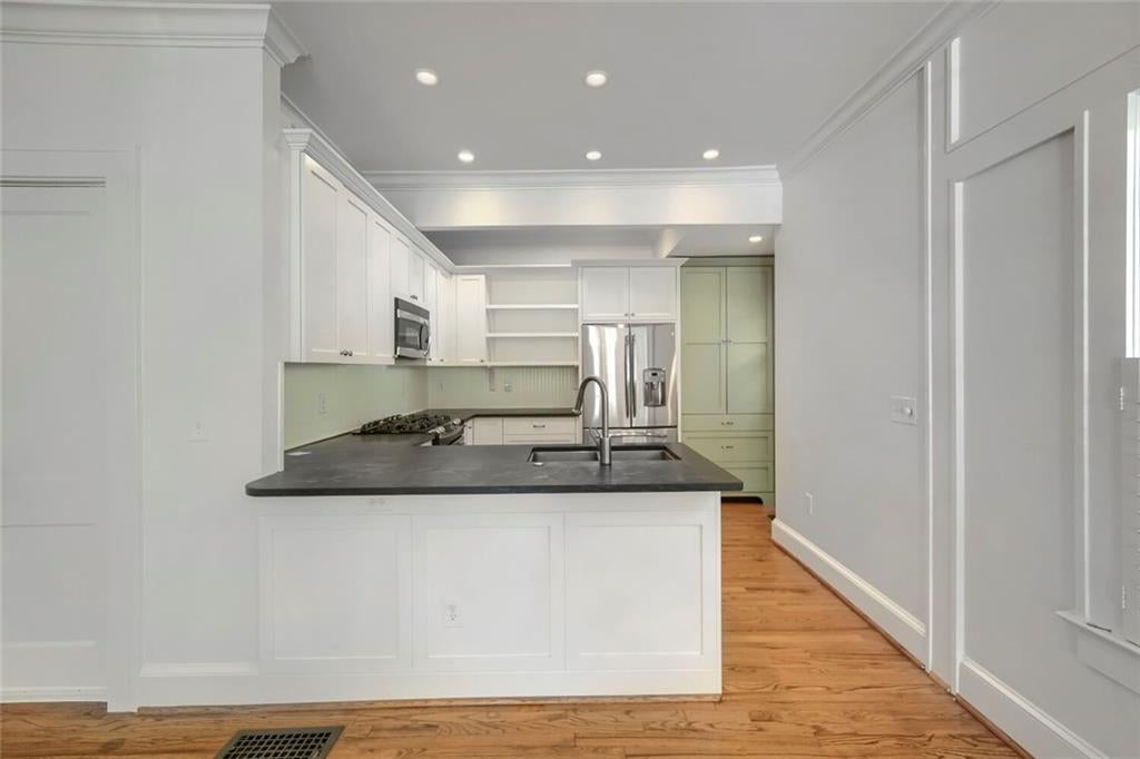 534 Ponce De Leon Place
