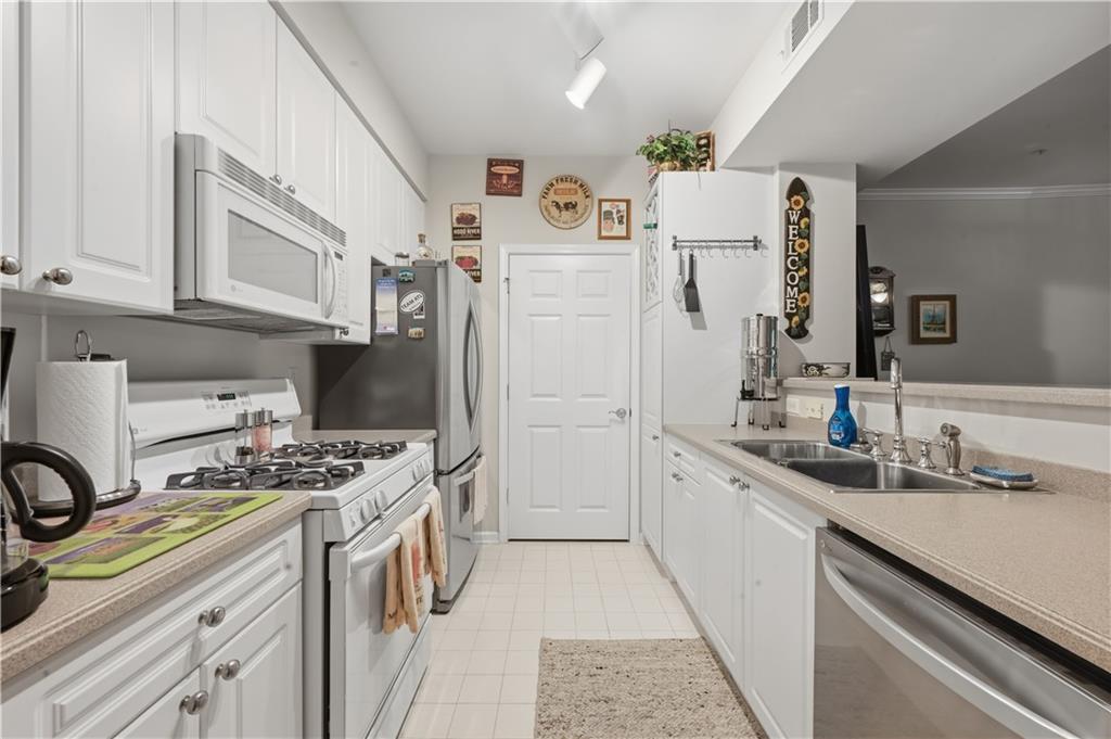 424 Lindbergh Drive NE 205