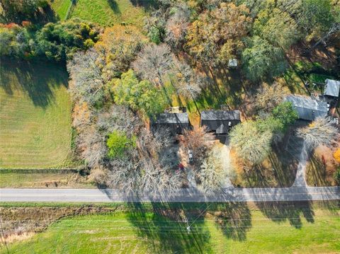 A home in Dawsonville