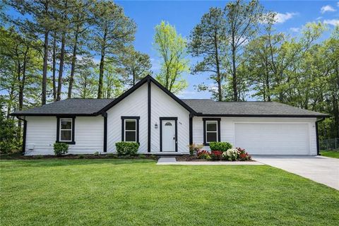 Homes For Sale - 4536 Osage Court<br/> Stone Mountain, GA 30083