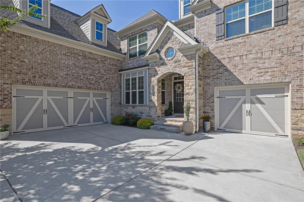 2765 Crowbrook Way
