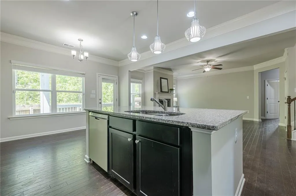 Canton, Georgia 30115, United States, 6 Bedrooms Bedrooms, ,4 BathroomsBathrooms,Residential,Active,116894