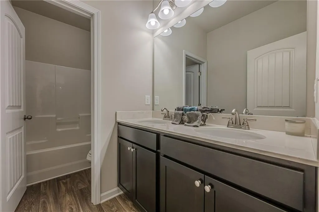 Canton, Georgia 30115, United States, 6 Bedrooms Bedrooms, ,4 BathroomsBathrooms,Residential,Active,116894