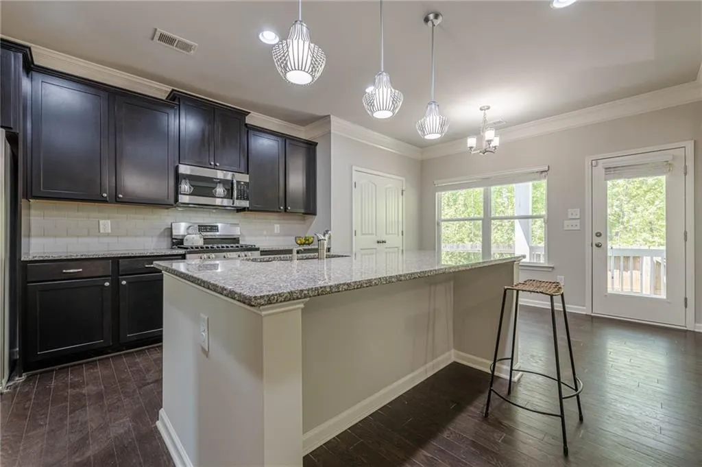 Canton, Georgia 30115, United States, 6 Bedrooms Bedrooms, ,4 BathroomsBathrooms,Residential,Active,116894