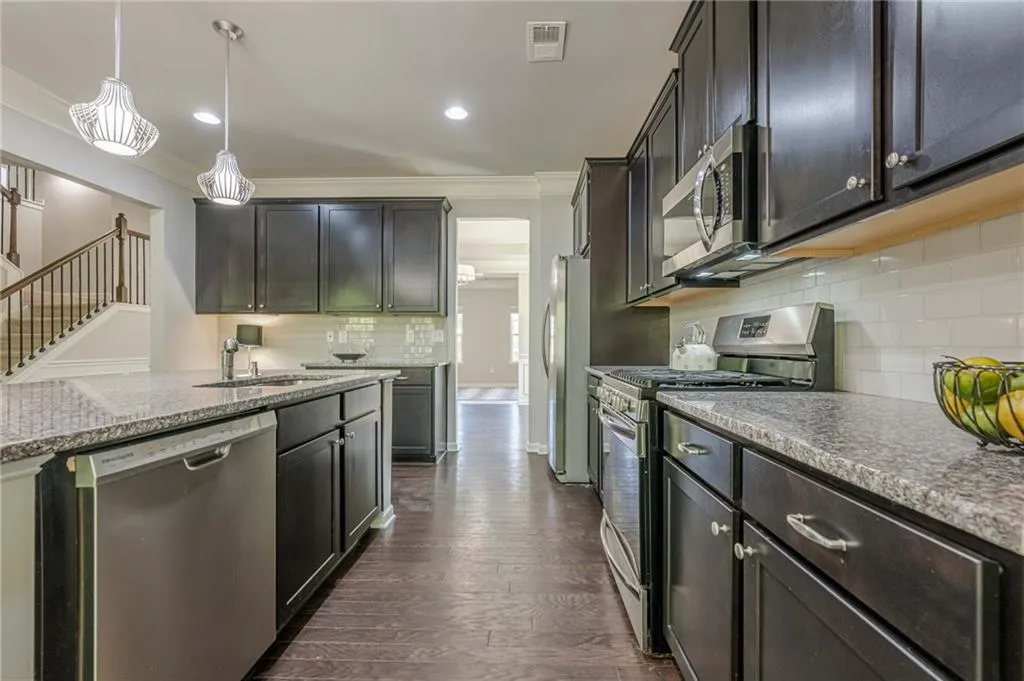 Canton, Georgia 30115, United States, 6 Bedrooms Bedrooms, ,4 BathroomsBathrooms,Residential,Active,116894