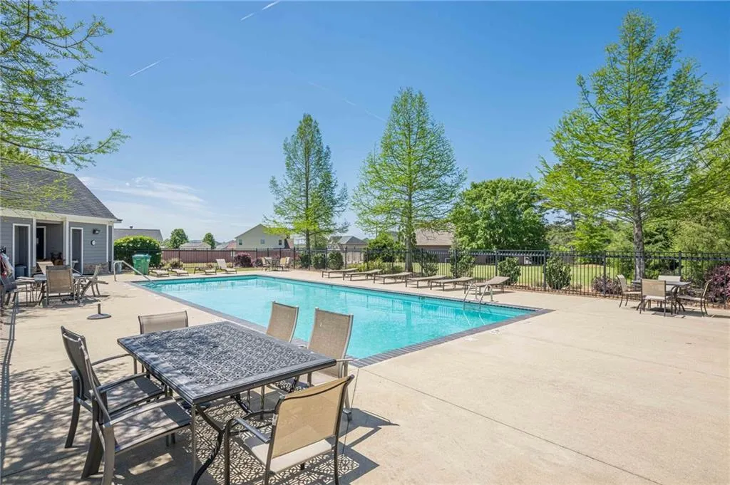 Canton, Georgia 30115, United States, 6 Bedrooms Bedrooms, ,4 BathroomsBathrooms,Residential,Active,116894