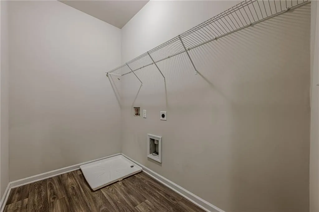 Canton, Georgia 30115, United States, 6 Bedrooms Bedrooms, ,4 BathroomsBathrooms,Residential,Active,116894