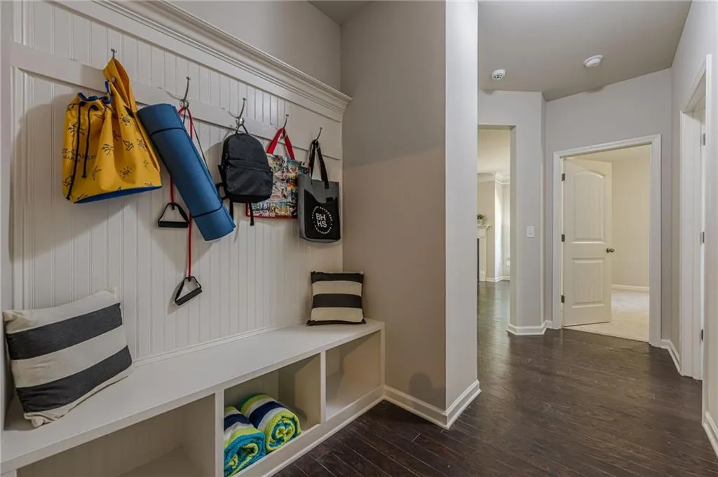 Canton, Georgia 30115, United States, 6 Bedrooms Bedrooms, ,4 BathroomsBathrooms,Residential,Active,116894