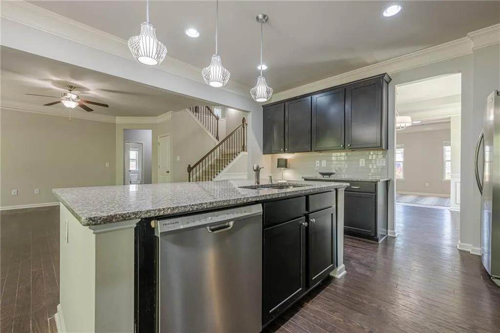 Canton, Georgia 30115, United States, 6 Bedrooms Bedrooms, ,4 BathroomsBathrooms,Residential,Active,116894