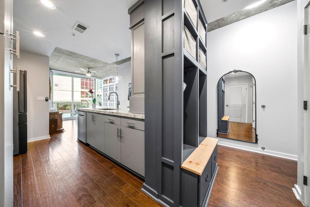 860 Peachtree Street NE 711
