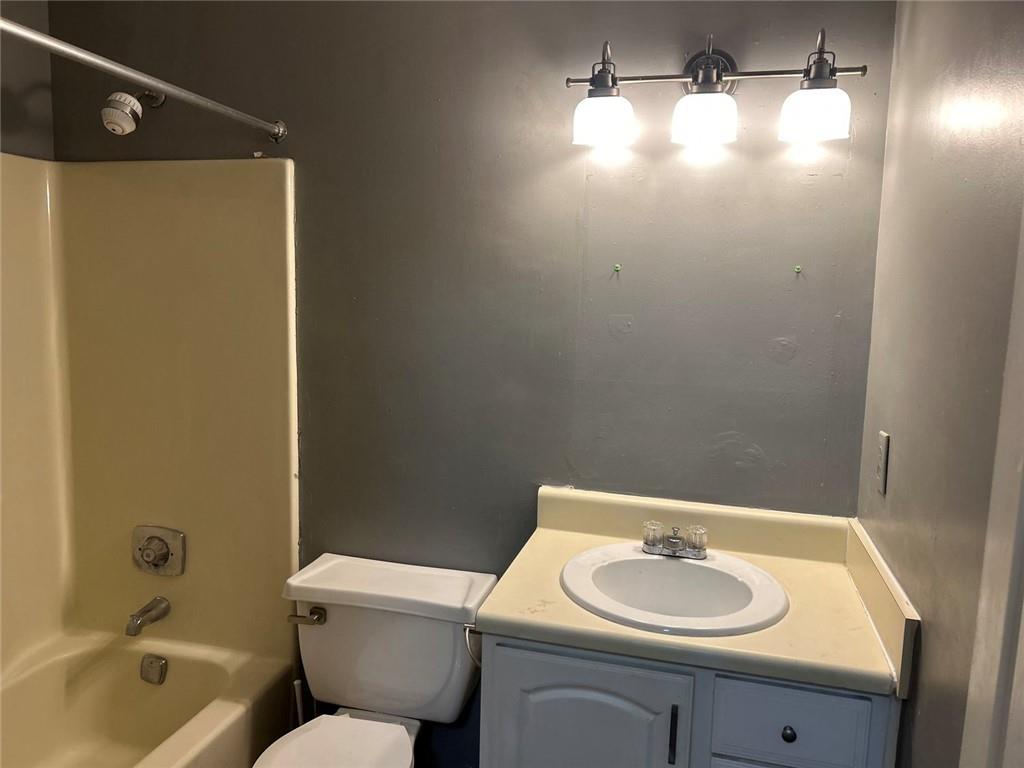 1166 Booth Road SW 709