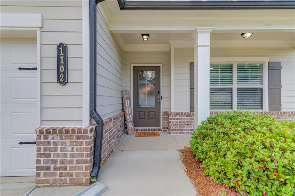 1102 Kingswood Way, Hoschton, Georgia image 3