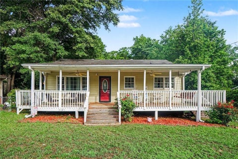 Homes For Sale - 132 Mears Street<br/> Winder, GA 30680