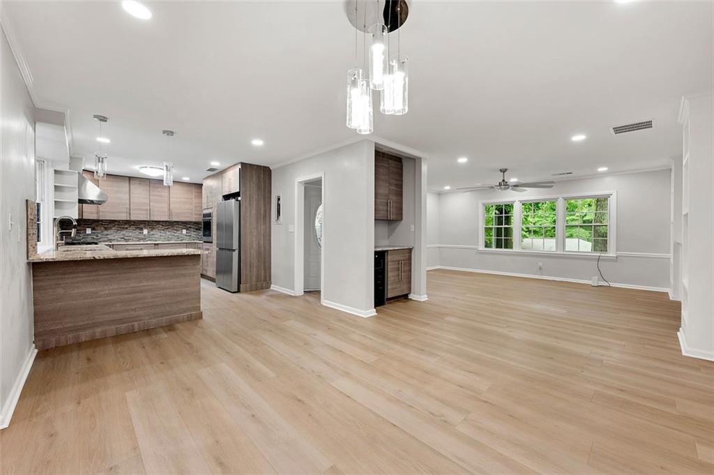 2828 Cloverhurst Drive, Atlanta, Georgia image 5
