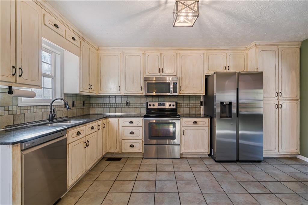 44 Cass Station Drive NW