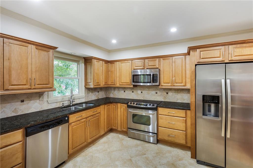 1129 Club Trace NE