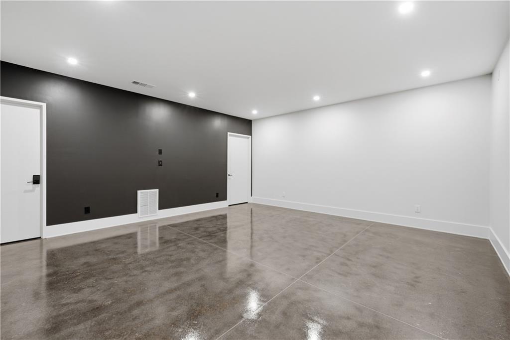 1033 Reeder Circle NE