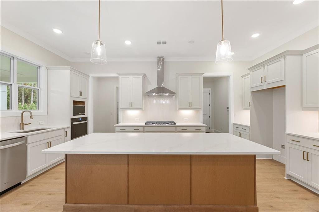 200 Knollwood Bend