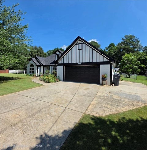 Homes For Sale - 2800 Cove Crossing Drive<br/> Lawrenceville, GA 30045