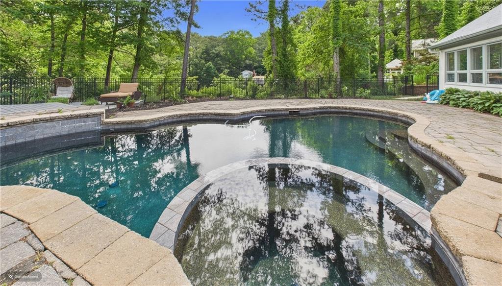 10 Quarry Lake Court