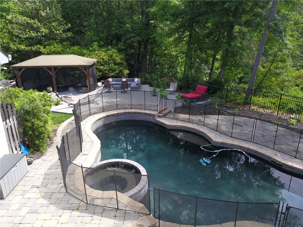 10 Quarry Lake Court