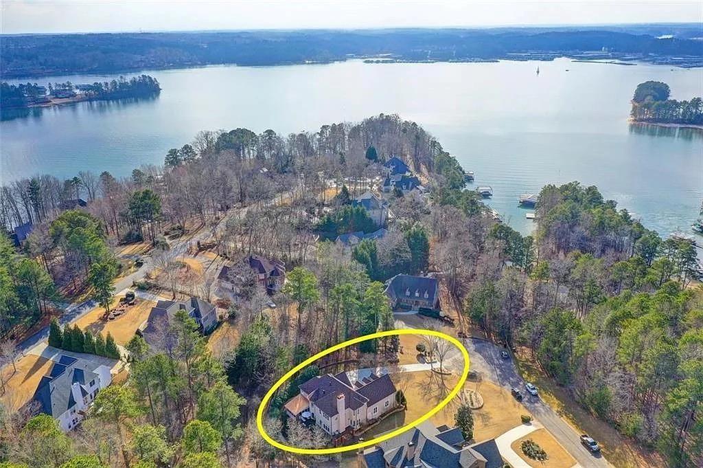 6709 Wooded Cove Court