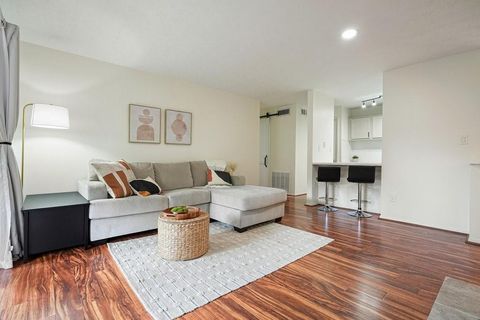 Condo For Sale - 706 Cumberland Court<br/> Smyrna, GA 30080