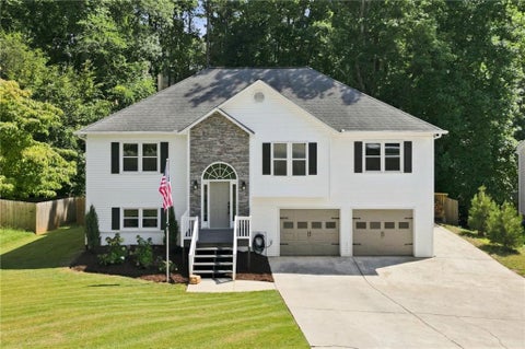 Homes For Sale - 1003 Queensbury Run<br/> Acworth, GA 30102